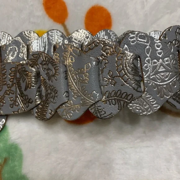 Women’s Chico’s Gray and Silver Belt - Picture 2 of 10